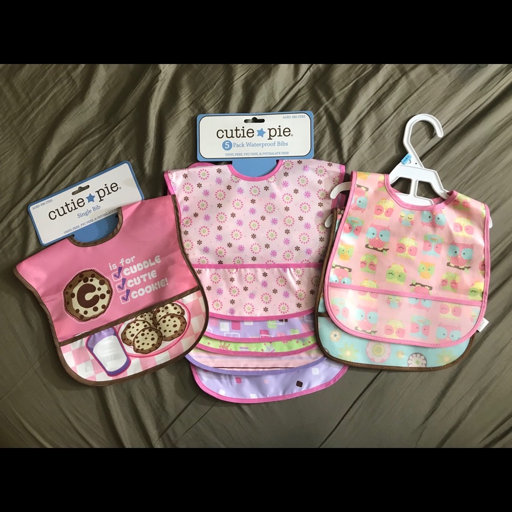 NEW 8 PCS INFANT/TODDLER BIBS